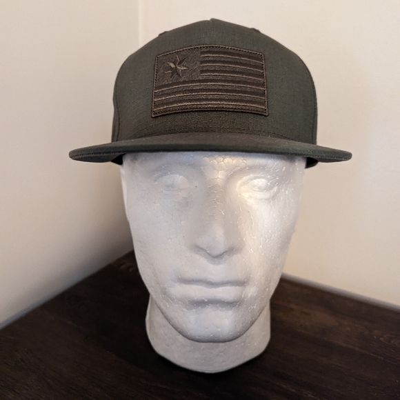 DC Snapback hat with flag patch - Picture 2 of 5